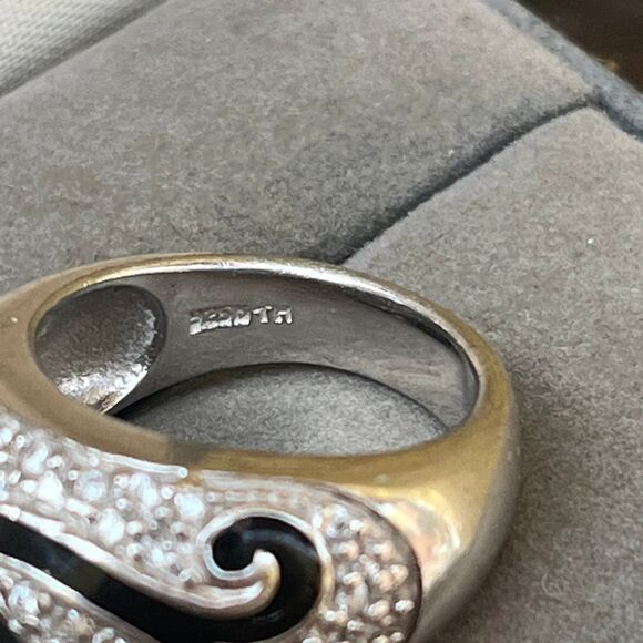 Vintage Crystal Rhinestone Dome Ring Sterling Silver Band Size 8 Sparkly Jewelry - Picture 6 of 10